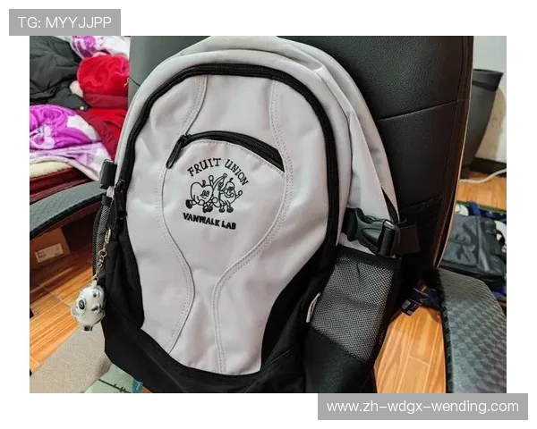 足球通勤包周边产品是否因赛事旅游而成为球迷日常实用纪念品